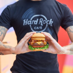 Hard Rock Cafe® Cologne feiert Alltagsheld*innen
