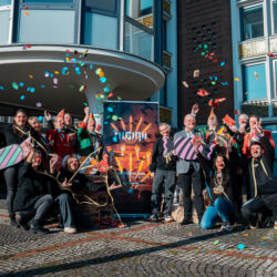 NIBIRII spendiert Kamelle für Düren